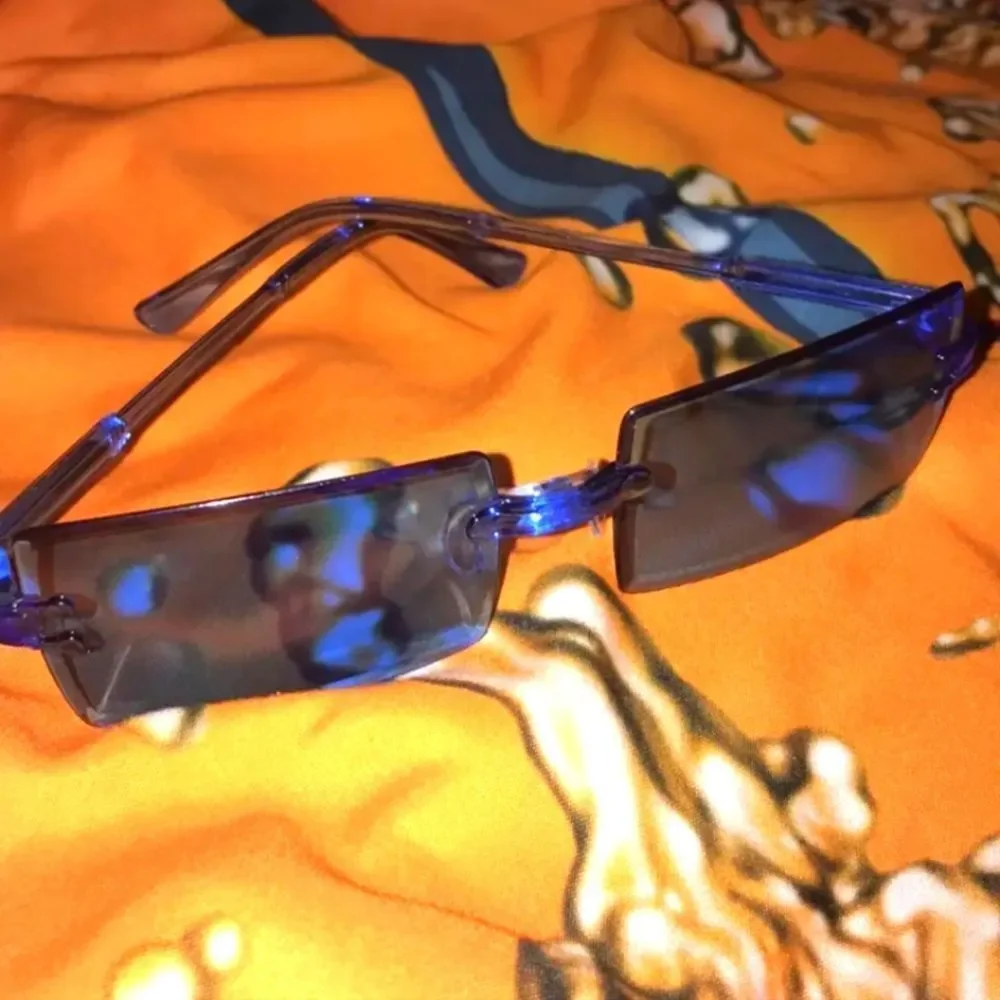 Unisex Stylish Blue Rectangular Sunglasses